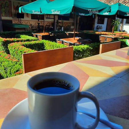 Hotel La Posada Del Doctor Леон Экстерьер фото